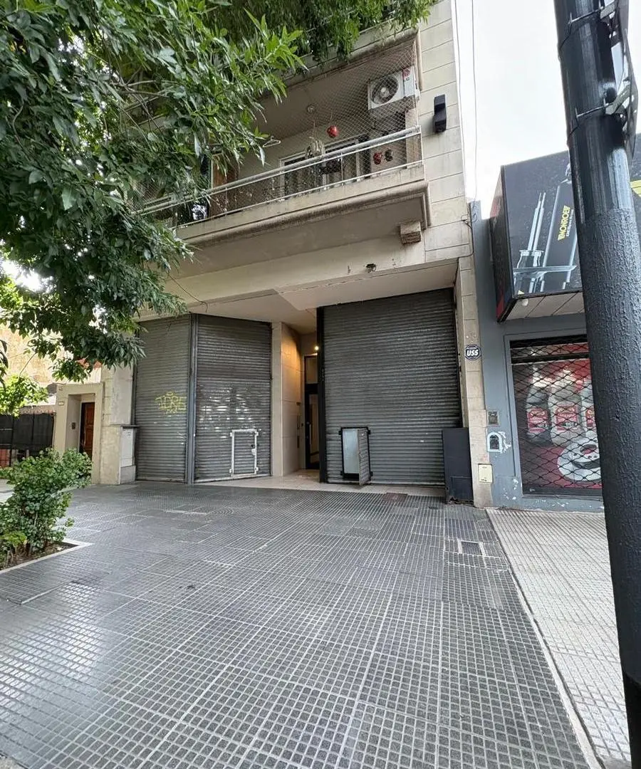 VE NTA local bajo edificio sobre Av del Carril 2175 3