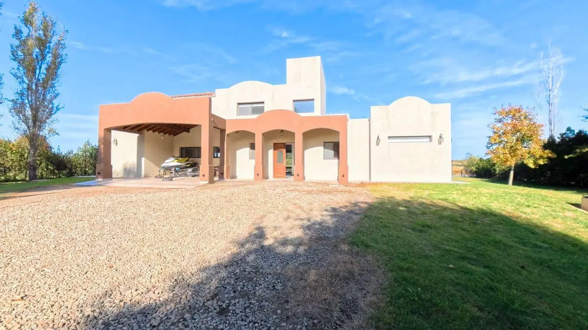 Casa en "Chacras del Paraná" - 4 ambientes -Lote de 5000 m. - Amarra privada a metros del río Paraná 5