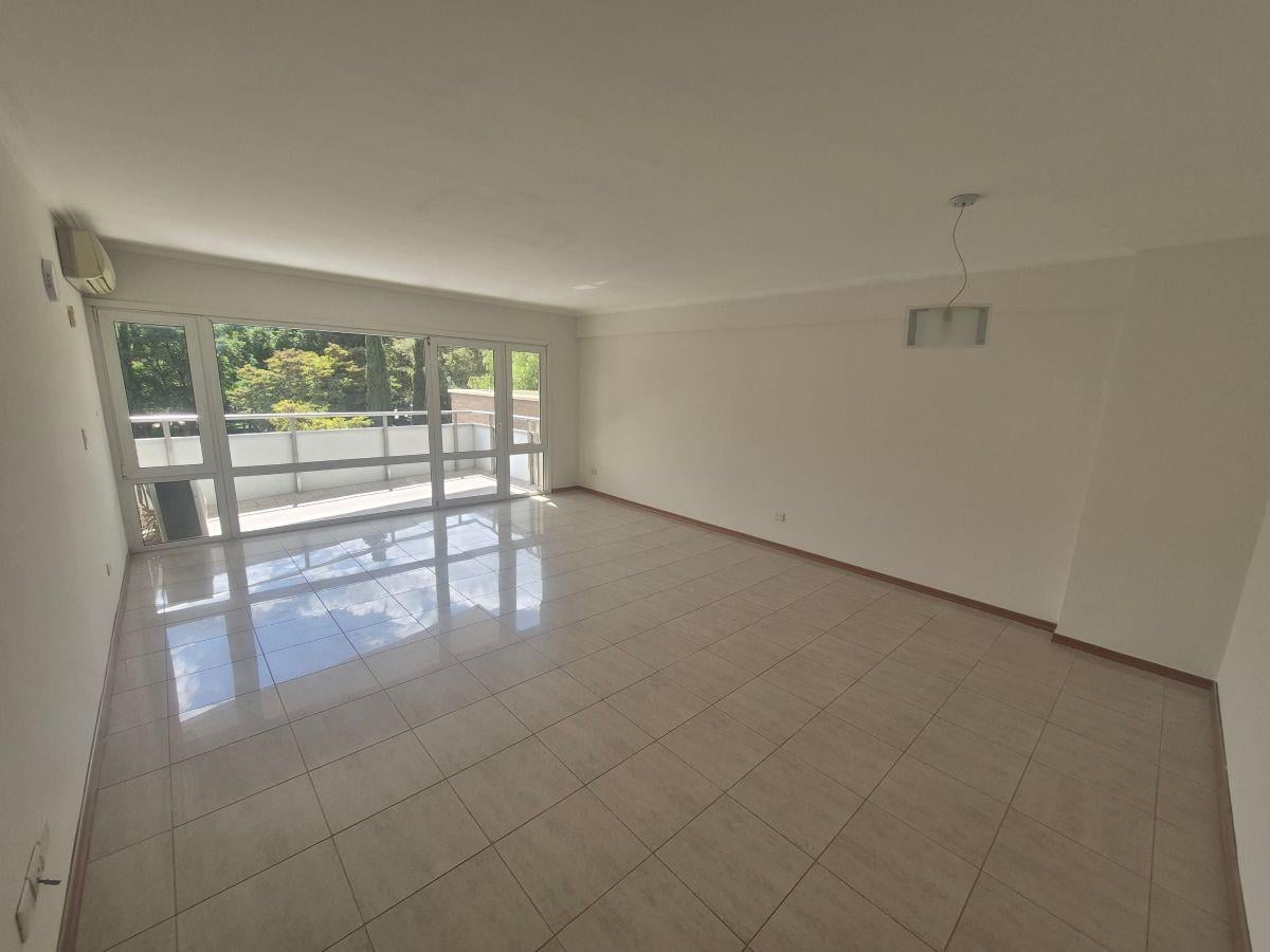 Departamento en alquiler, 3 dormitorios con cochera y baulera