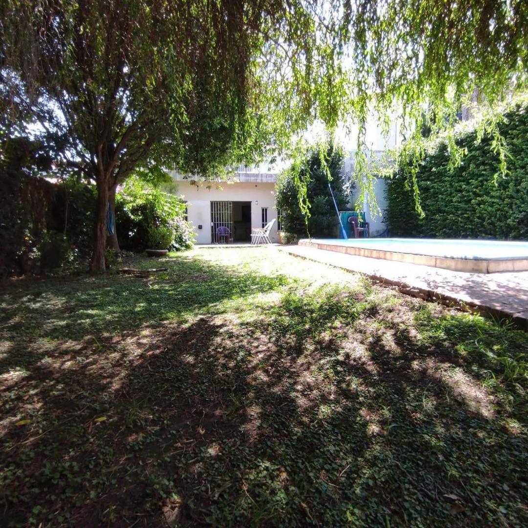 Castelar Sur: Venta/permuta Casa en Zona Residencial. 4