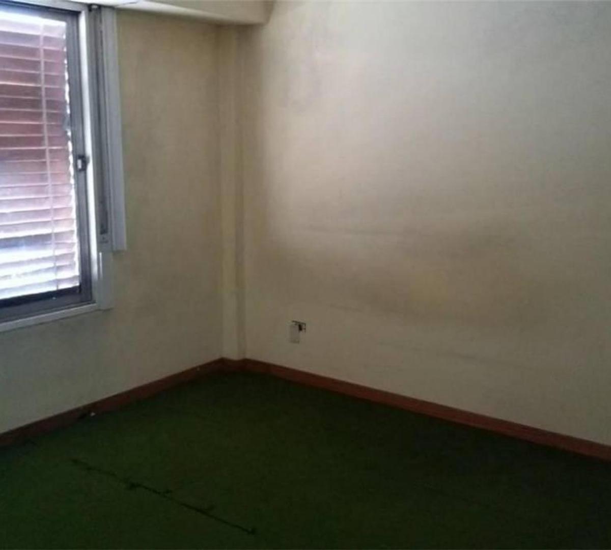 Castelar Sur: Venta/permuta Casa en Zona Residencial. 5