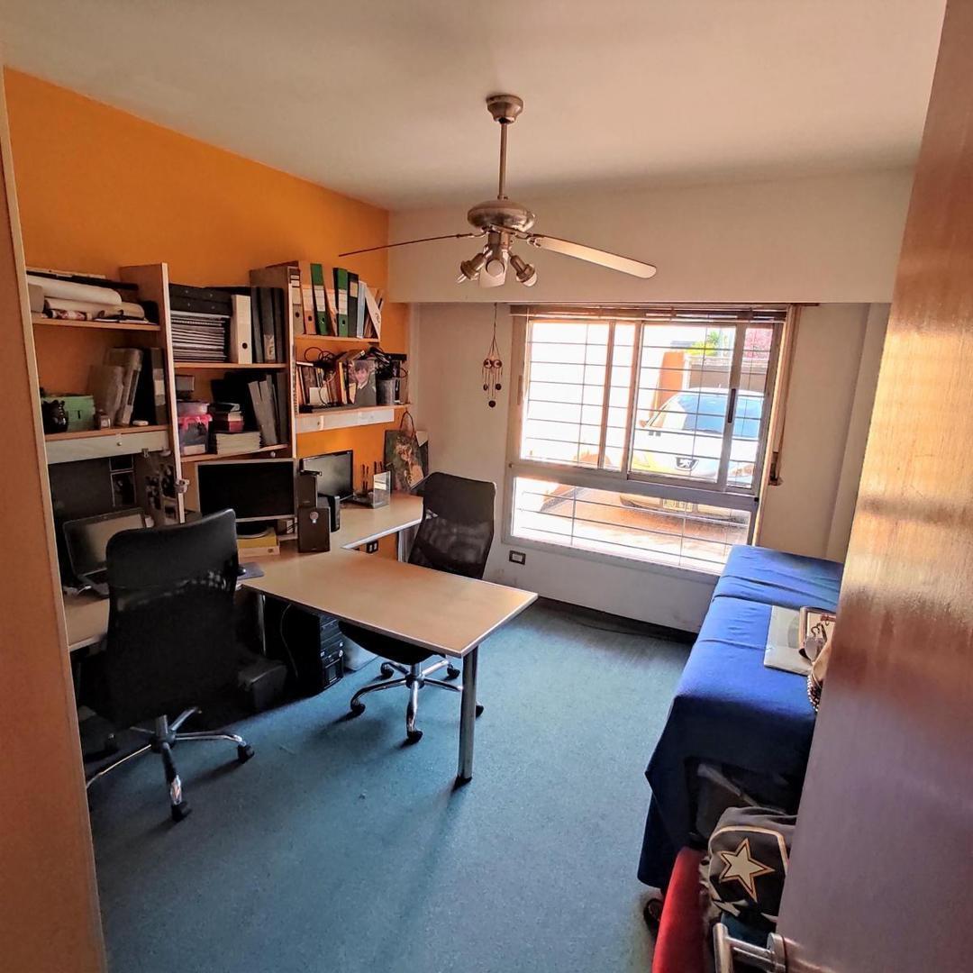 Foto de VENTA/PERMUTA EXCELENTE CASA 6 AMBIENTES CON PISCINA, imagen 2