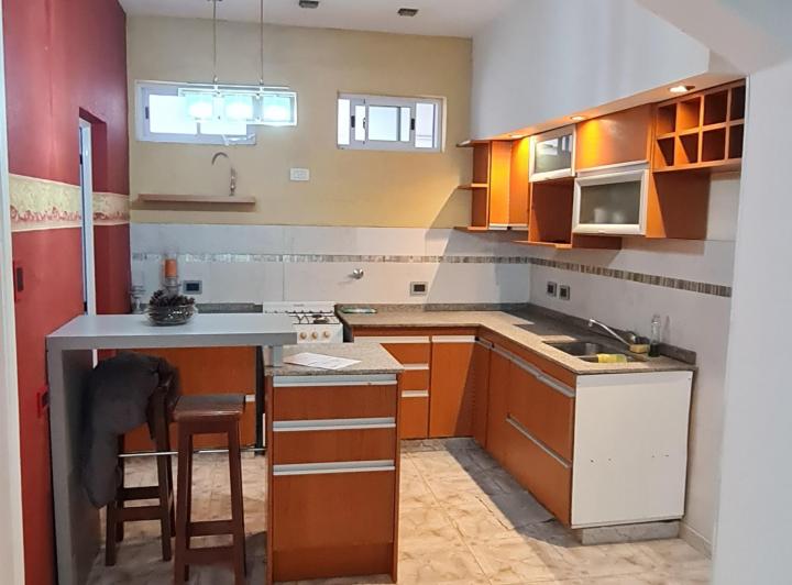 CASA TIPO PH 4 AMBIENTES CON COCHERA RAMOS MEJIA