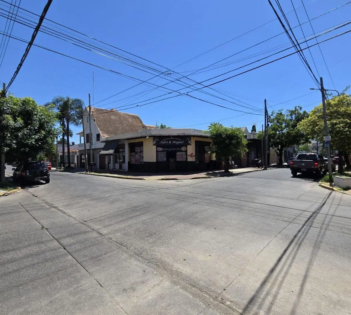LOCAL EN ESQUINA A 1 CUADRA DE AV. RIVADAVIA 5