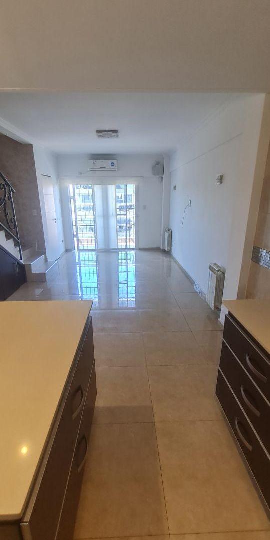 3 AMBIENTES CON SUITE Y VESTIDOR EN DUPLEX CON 2 COCHERAS