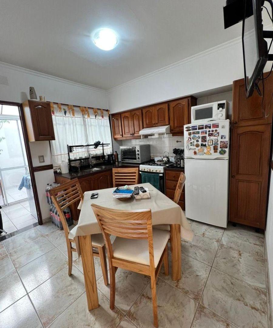 DUPLEX 3 Y 1/2 AMBIENTES CON COCHERA Y PATIO