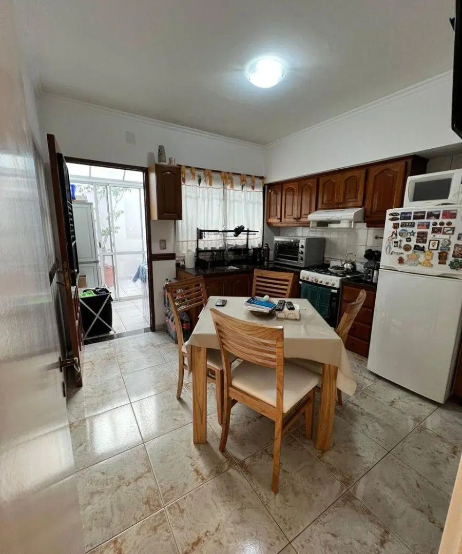 DUPLEX 3 Y 1/2 AMBIENTES CON COCHERA Y PATIO 1
