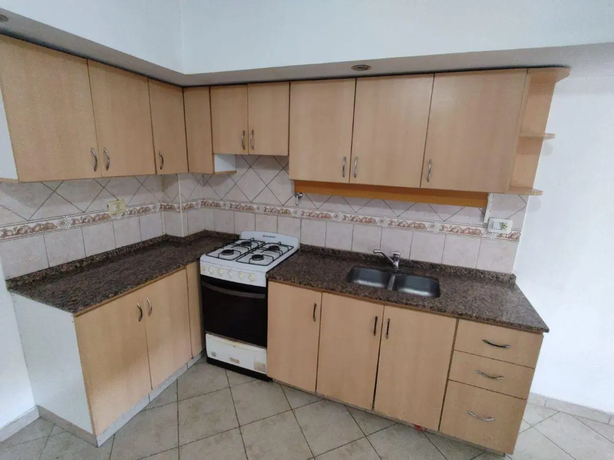 ALQUILER DEPARTAMENTO 2 AMBIENTES CON COCHERA Y PATIO 4