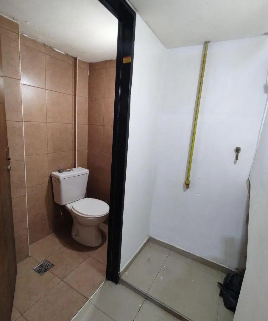 ALQUILER LOCAL COMERCIAL A POCOS MTS AV. DE MAYO 4