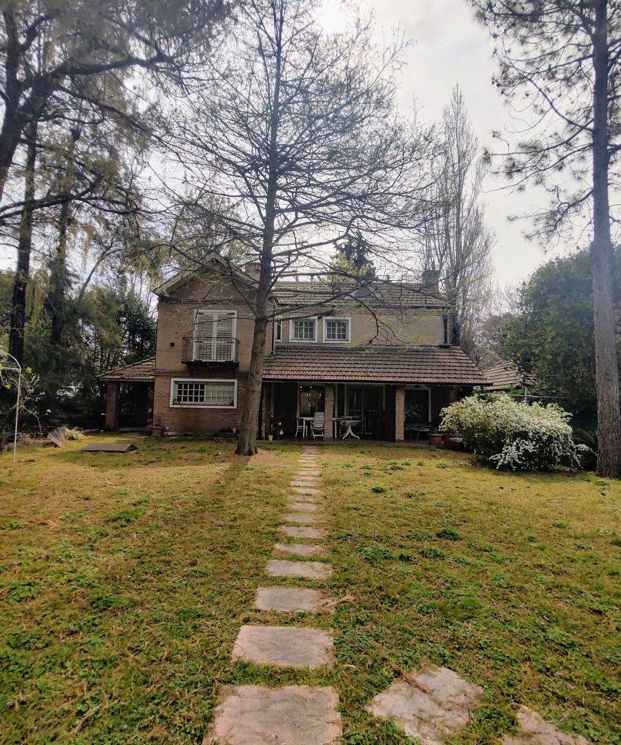Foto de PARQUE LELOIR : CASA CON FONDO Y PILETA . (POSIBILIDAD DE PERMUTA), imagen 2
