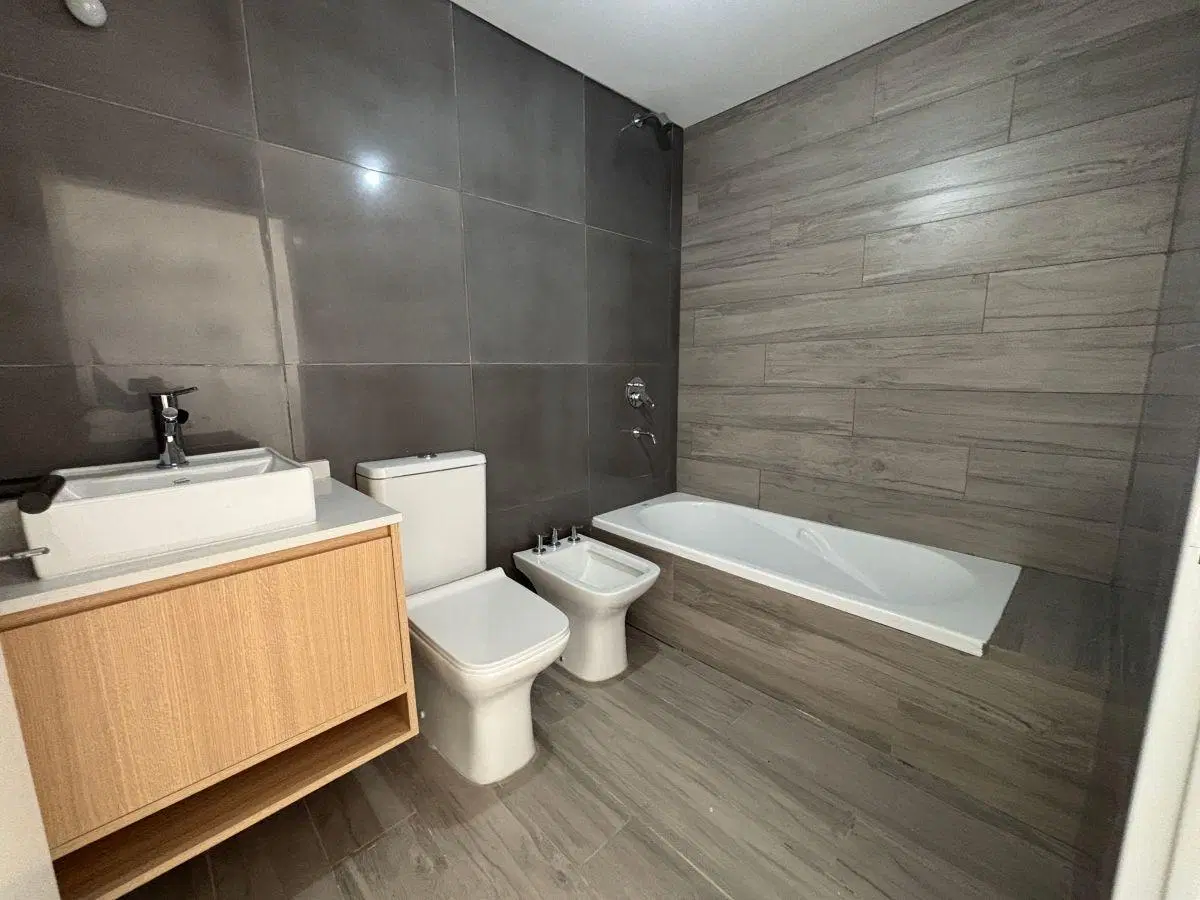 PISO A ESTRENAR 4 AMB. CON COCHERA, 2 BALCONES Y SUM PRIVADO 4