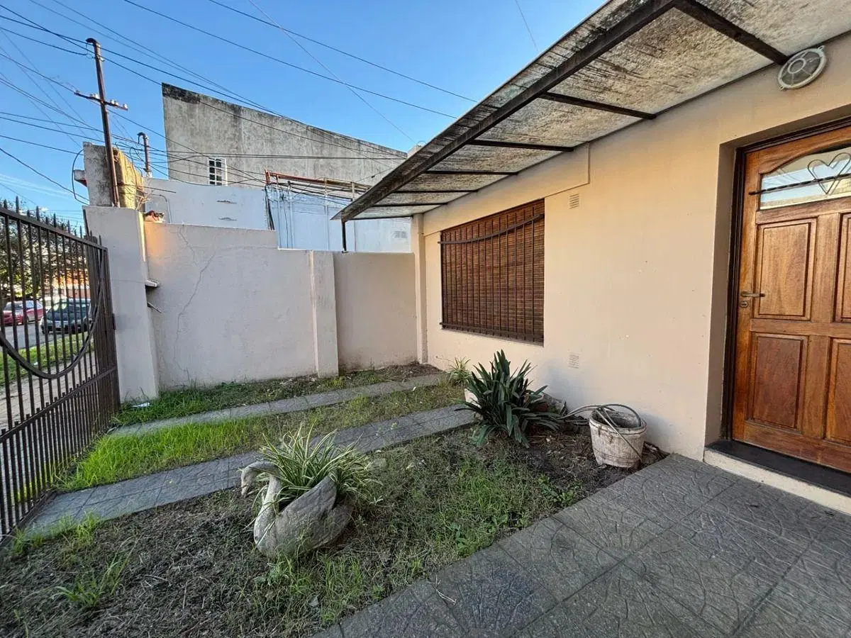Venta Casa 2 Dormitorios Villa Luzuriaga Con Cochera 2
