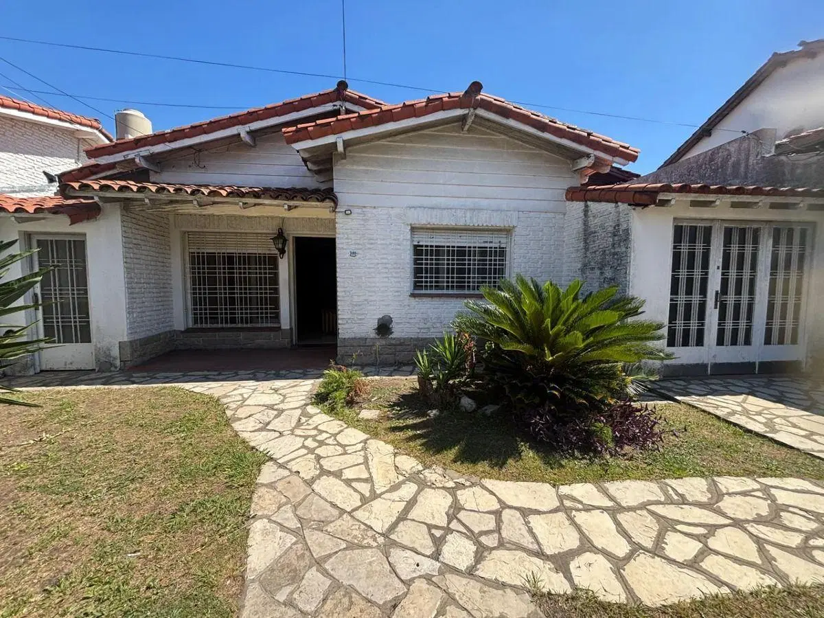Venta Casa Villa Luzuriaga Con Cochera 3