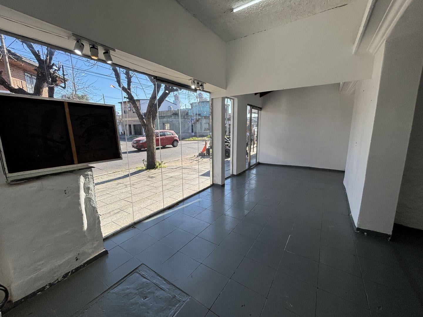 Foto de Local . | BRANDSEN al 600, imagen 4