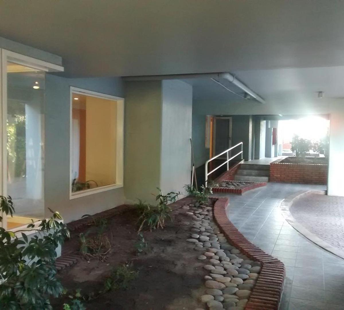 Departamento Cinco Ambientes en Venta con Cochera - Ramon Fa 5