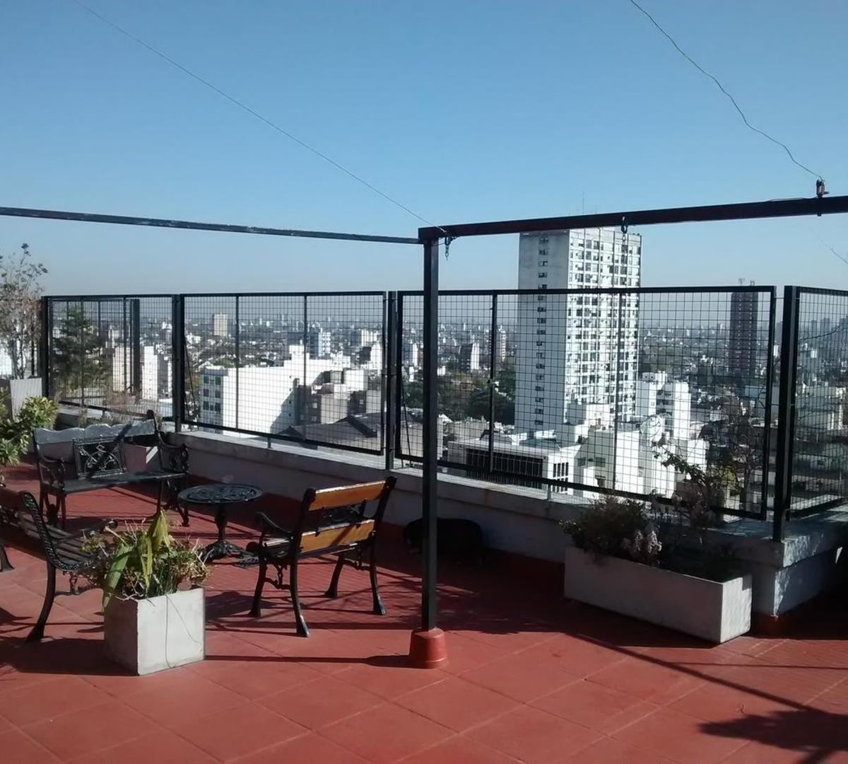 Departamento Cinco Ambientes en Venta con Cochera - Ramon Fa 3