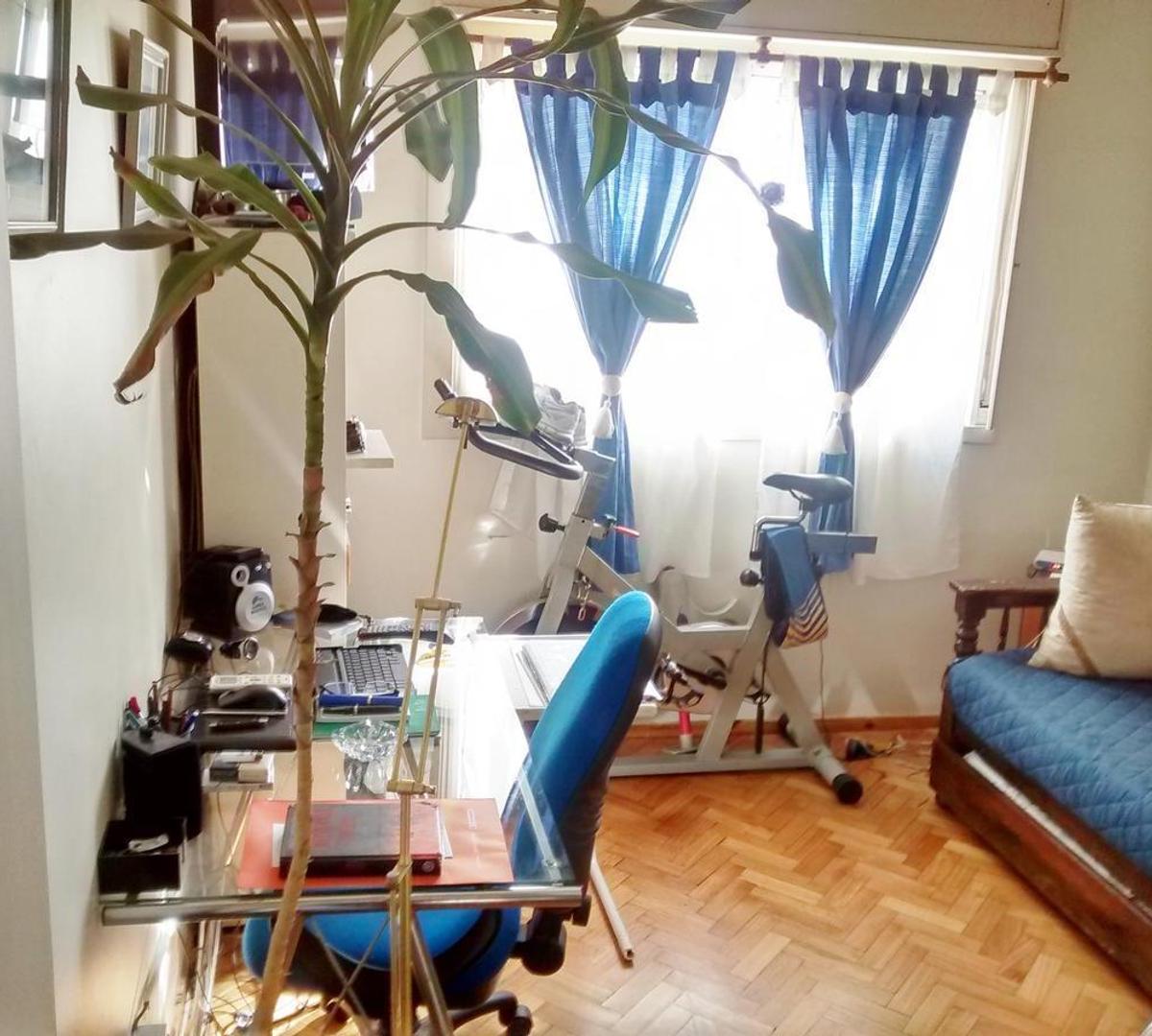 Departamento Cinco Ambientes en Venta con Cochera - Ramon Fa 2