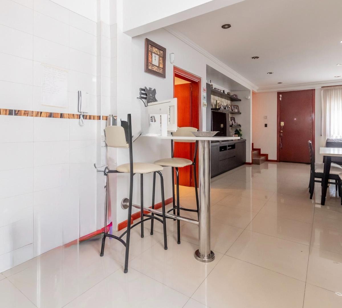 Casa de 5 Ambientes C/ Garaje• V. Pueyrredon• Gavilan 3900 1