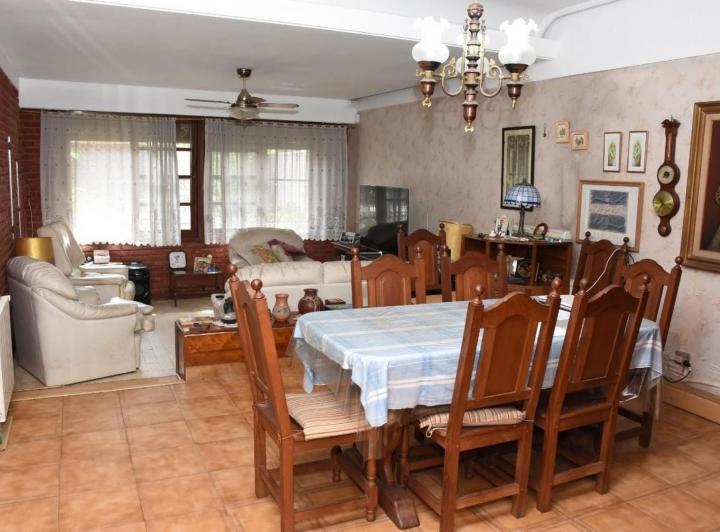 Chalet + Depto de 2 ambientes • Venta • TOMA PERMUTA 5