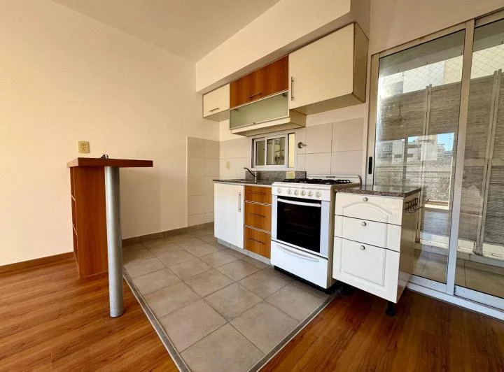 Departamento de dos ambientes - Alquiler - C. de la Paz 3400 1