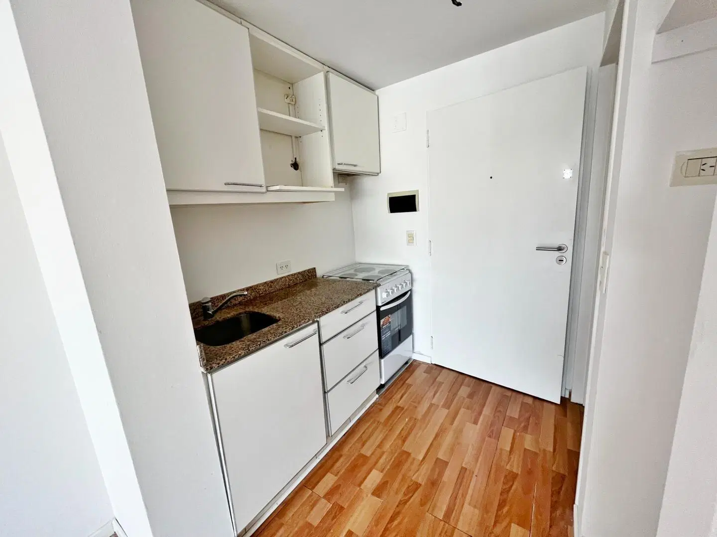 Amplio monoambiente con terraza - Alquiler - V. Urquiza 4