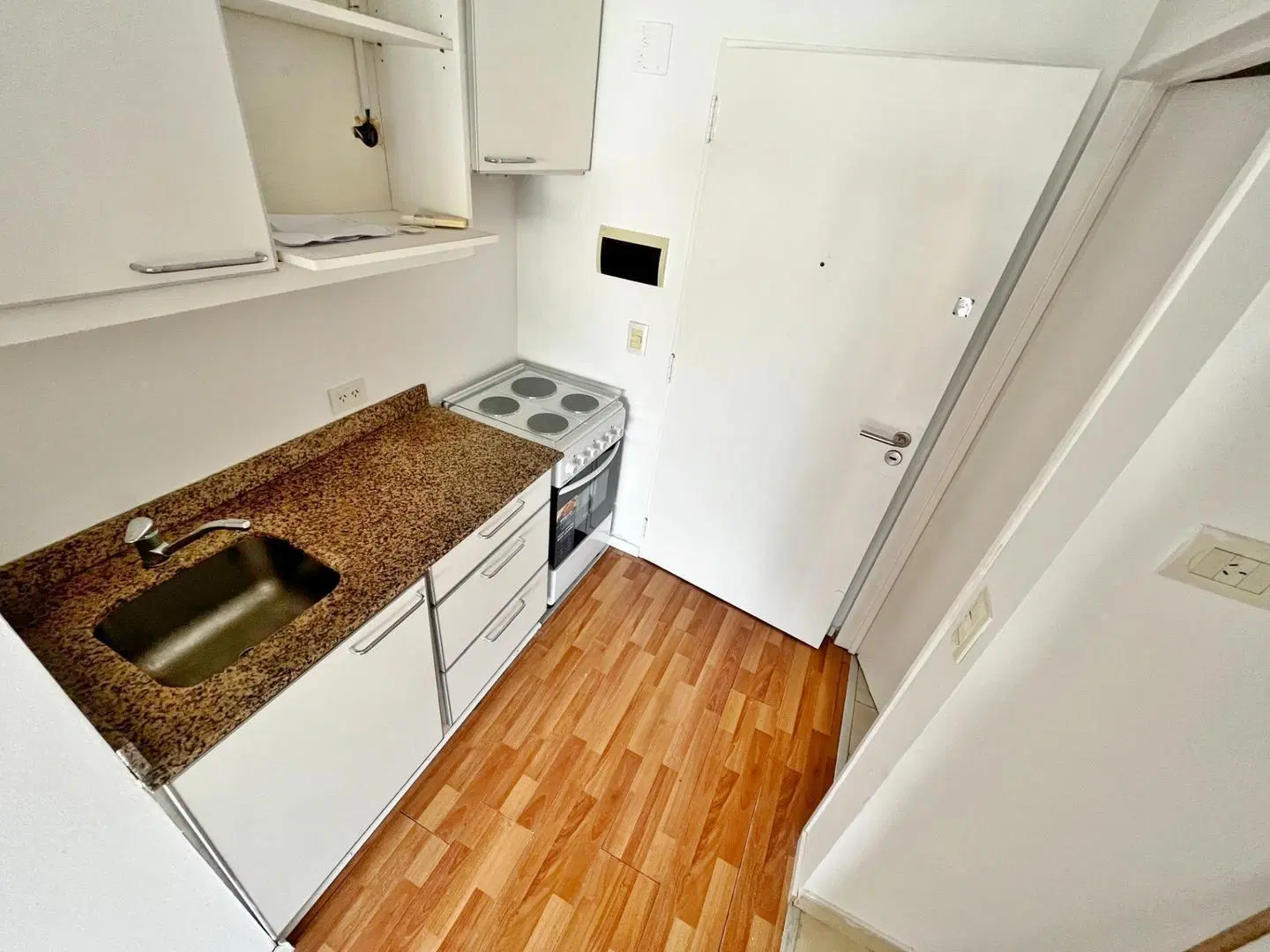 Amplio monoambiente con terraza - Alquiler - V. Urquiza 2