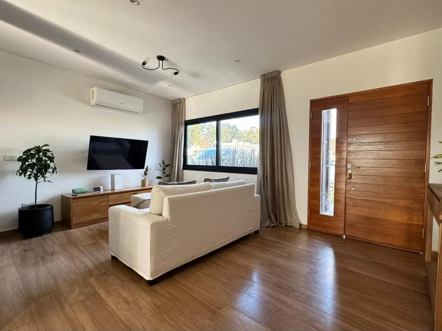 Casa en venta Pilar del Este - Santa Lucia | 4 amb | Pileta 4