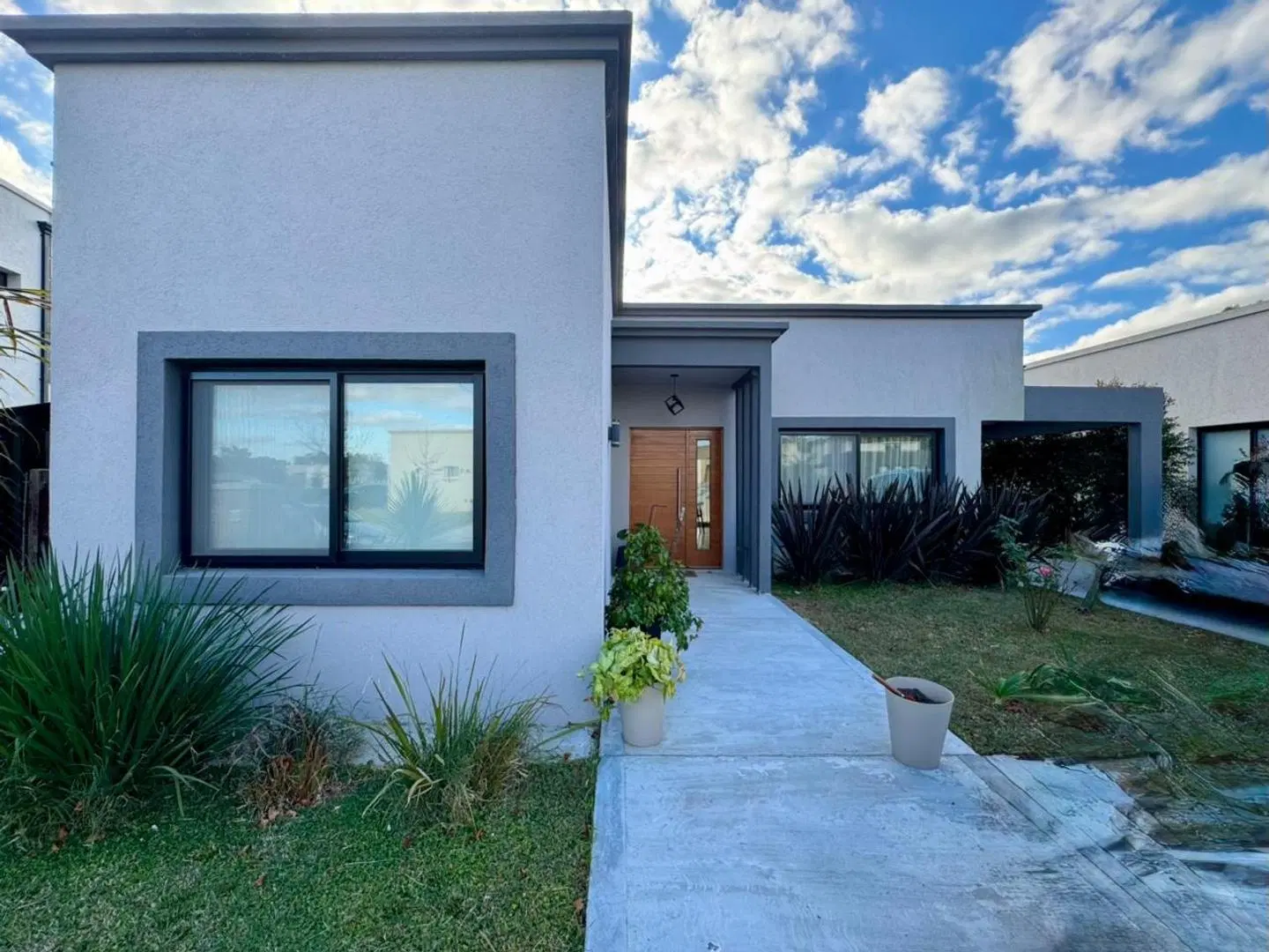 Casa en venta Pilar del Este - Santa Lucia | 4 amb | Pileta 5