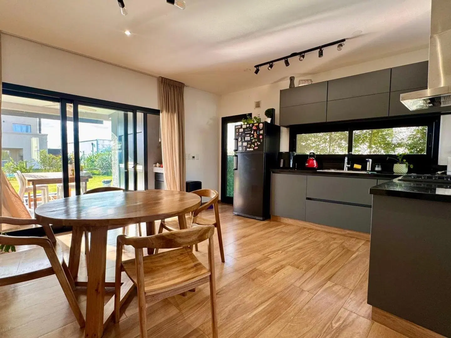 Casa en venta Pilar del Este - Santa Lucia | 4 amb | Pileta 2