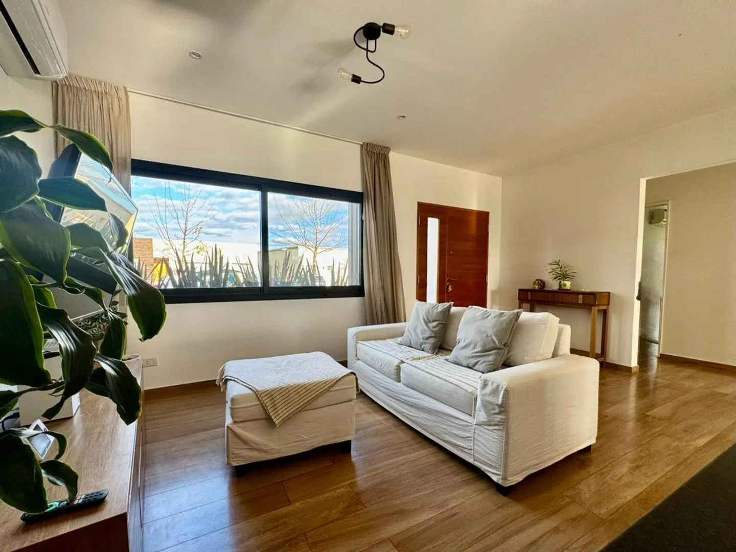 Casa en venta Pilar del Este - Santa Lucia | 4 amb | Pileta 3