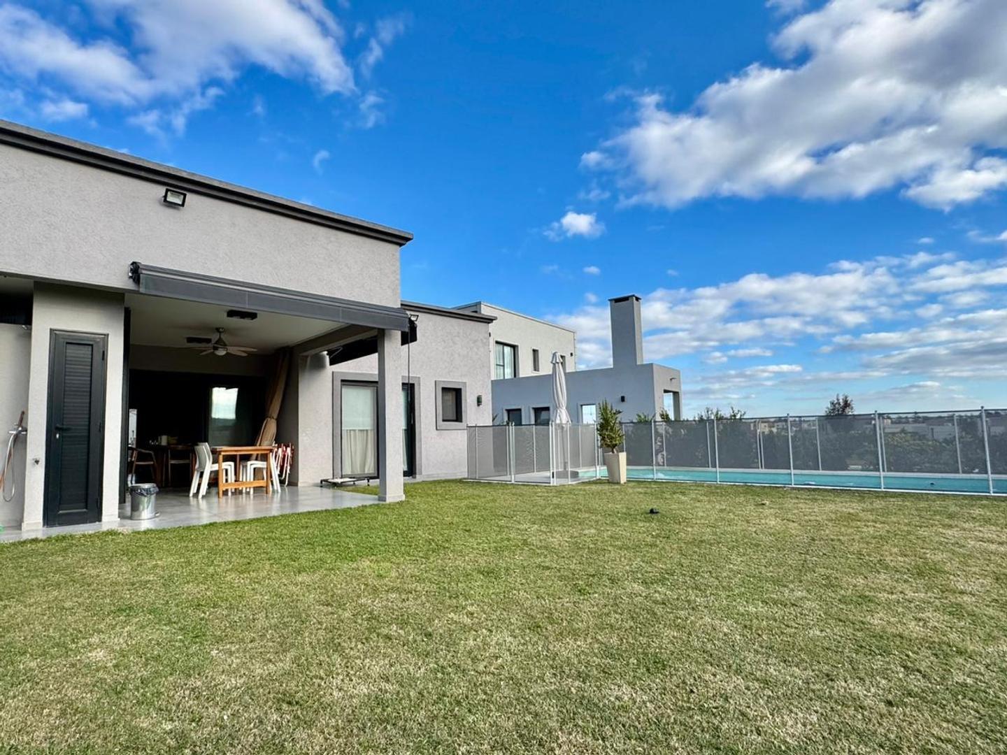 Casa en venta Pilar del Este - Santa Lucia | 4 amb | Pileta