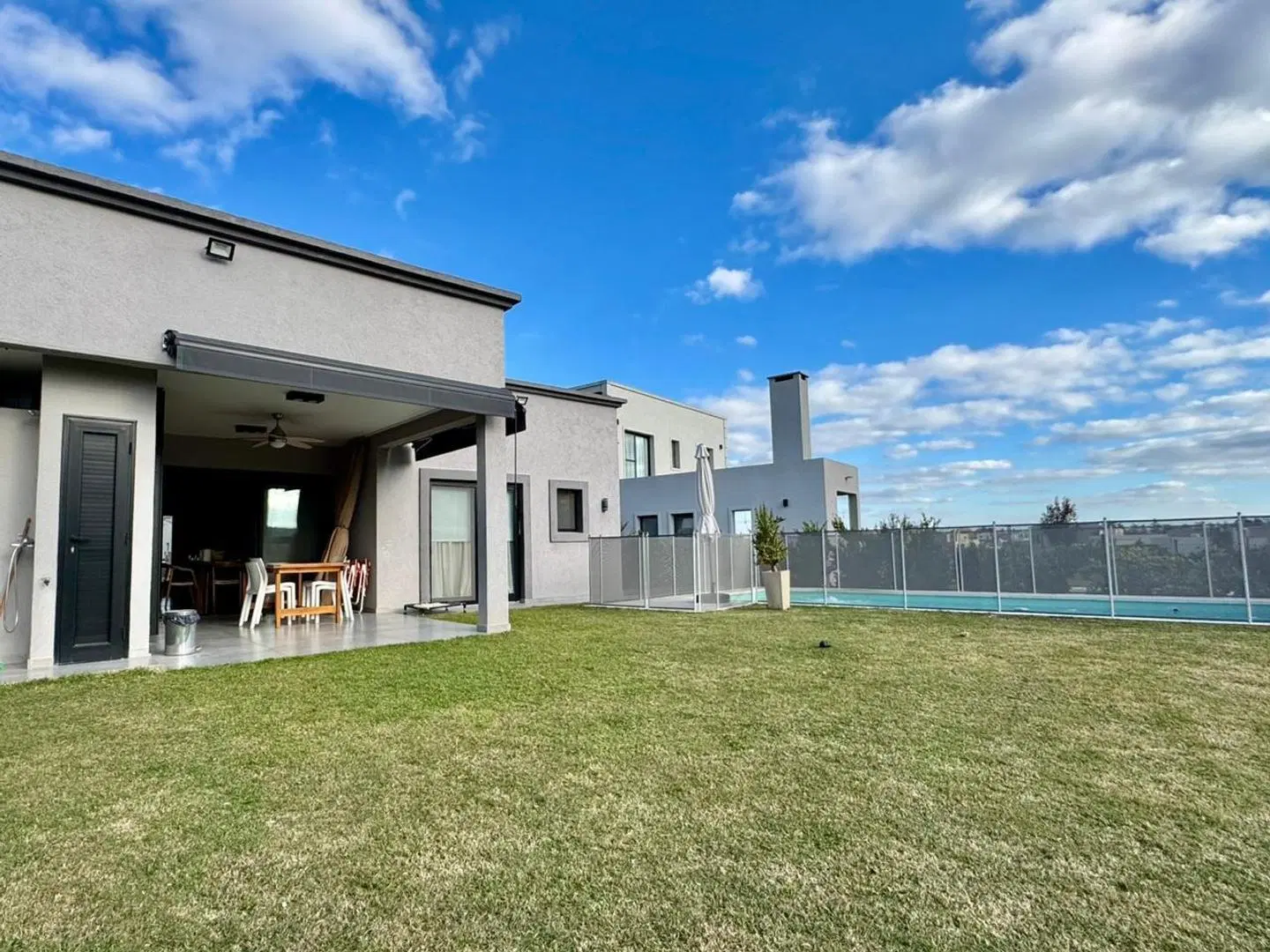 Casa en venta Pilar del Este - Santa Lucia | 4 amb | Pileta 2