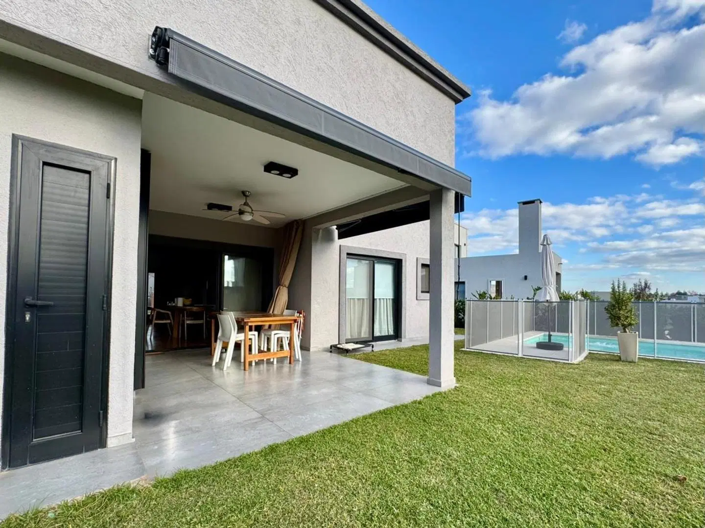 Casa en venta Pilar del Este - Santa Lucia | 4 amb | Pileta 3