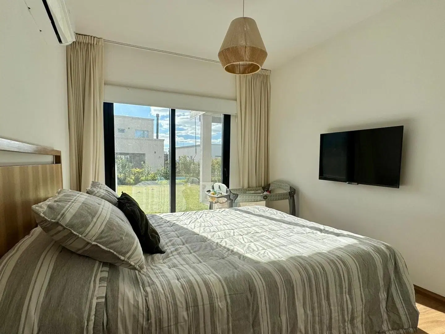 Casa en venta Pilar del Este - Santa Lucia | 4 amb | Pileta 2