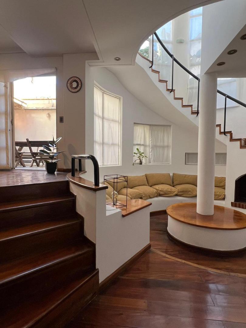Foto de Casa de 5 ambientes c/ garaje y altillo • Venta • Nuñez, imagen 1