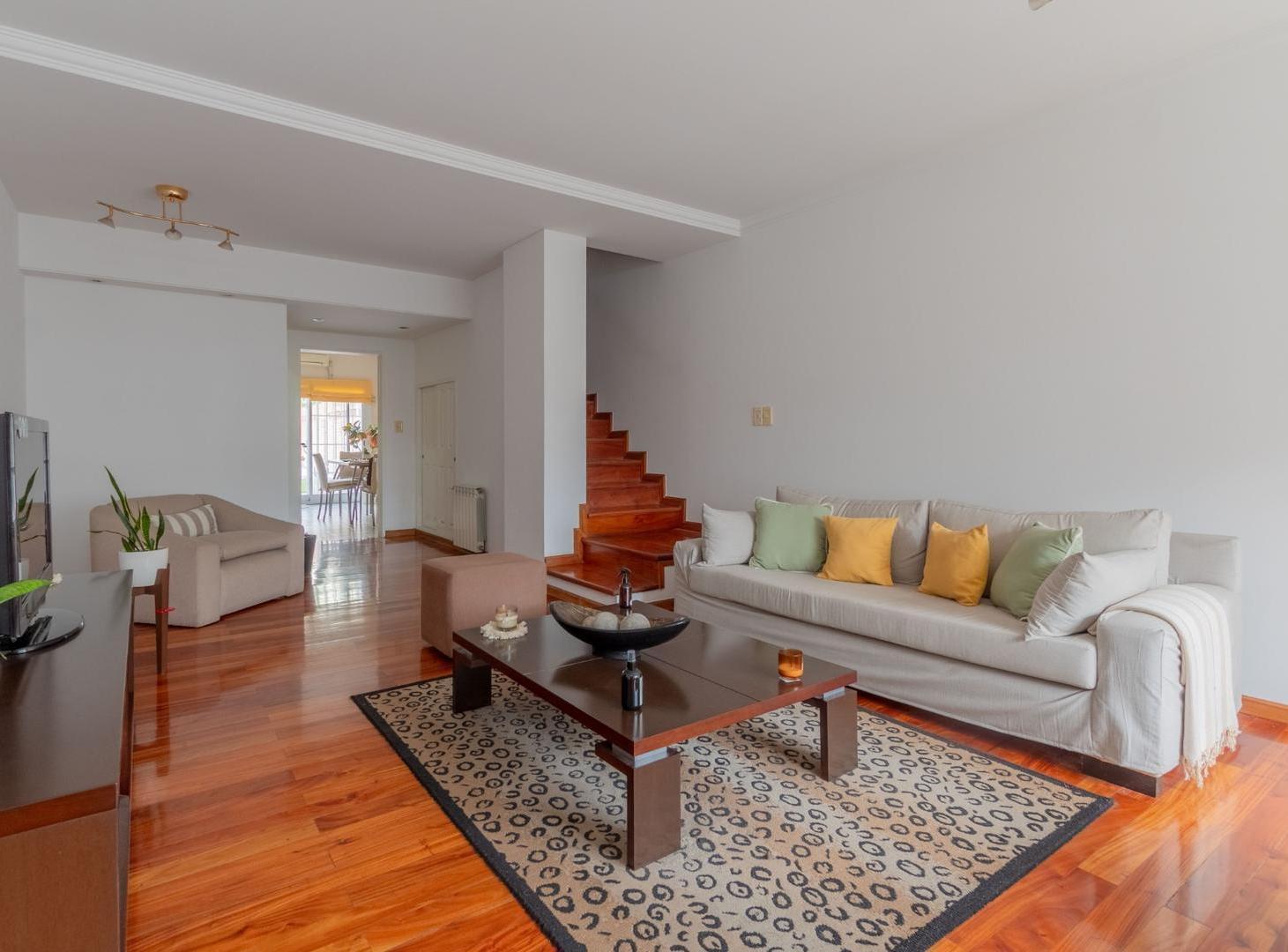 Foto de 4 Ambientes + playroom con Jardín con cochera •, imagen 2