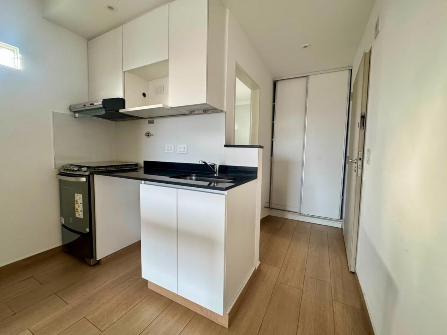 Foto de Monoambiente en alquiler • Cohglan • Superi 2700, imagen 4