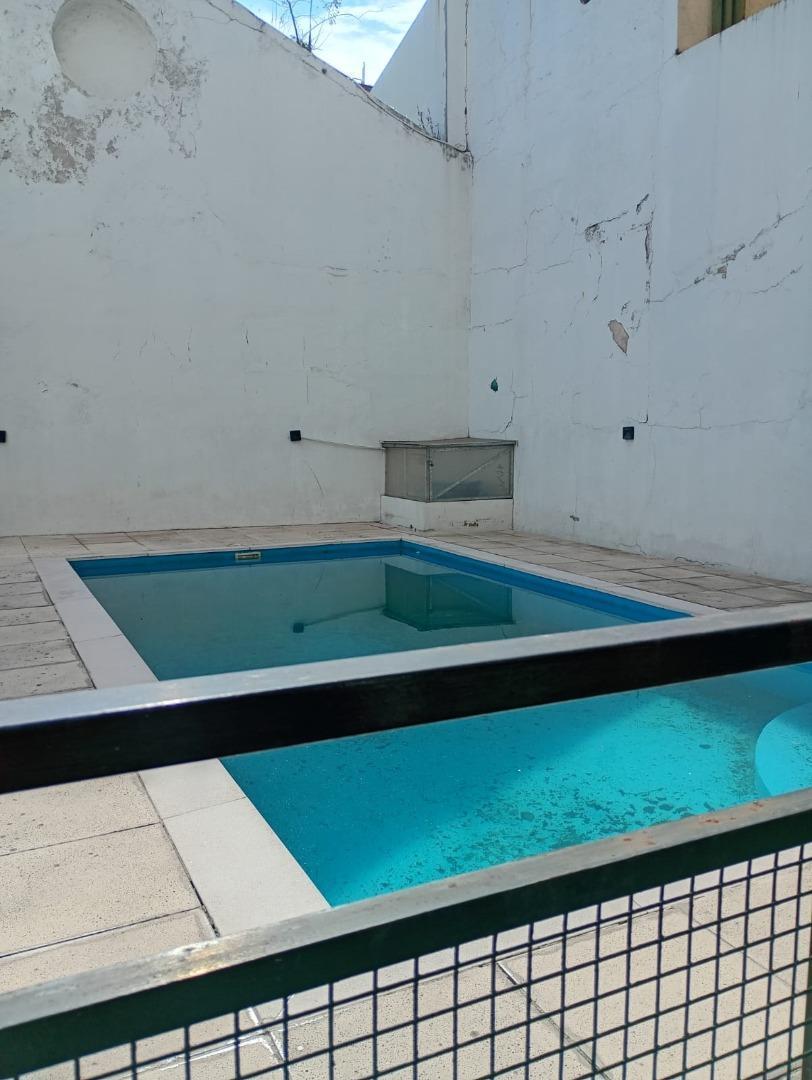 Foto de Amplio Monoambiente dividido con pared y puerta, imagen 1