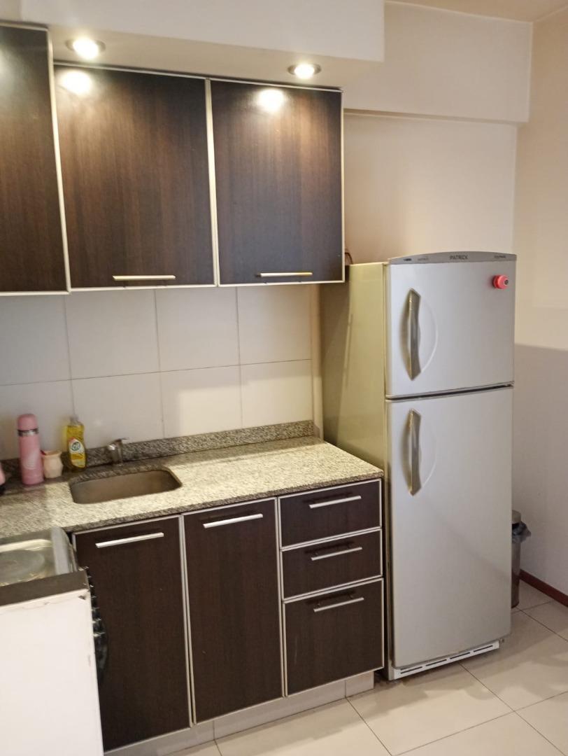 Foto de Amplio Monoambiente dividido con pared y puerta, imagen 5