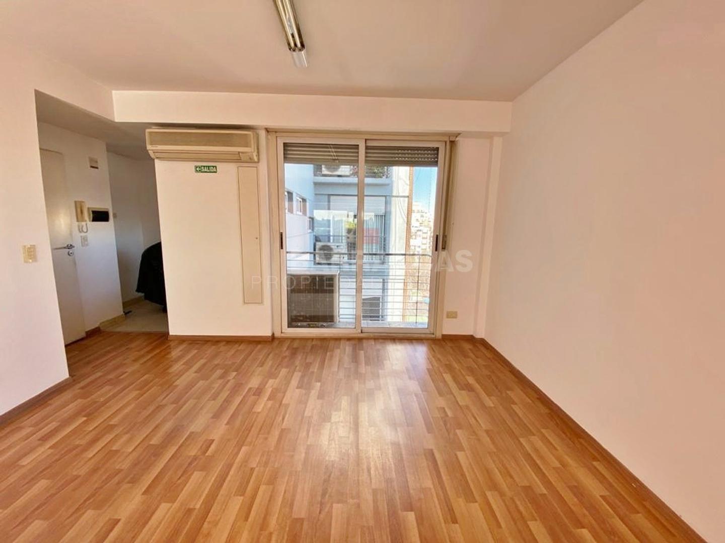 Foto de Monoambiente dividido en 2 amb muy amplio con BAULERA., imagen 3