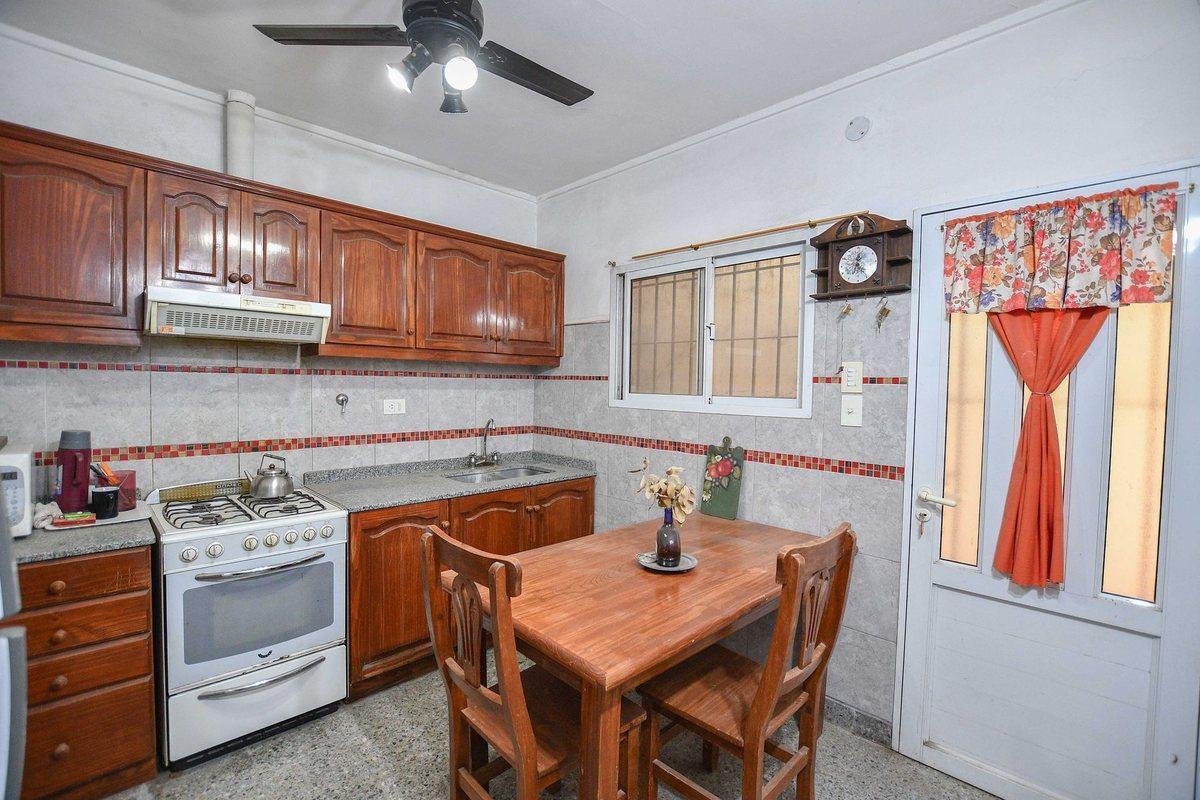 Casa Dos Dorm. y Cochera en Venta Chascomus 3