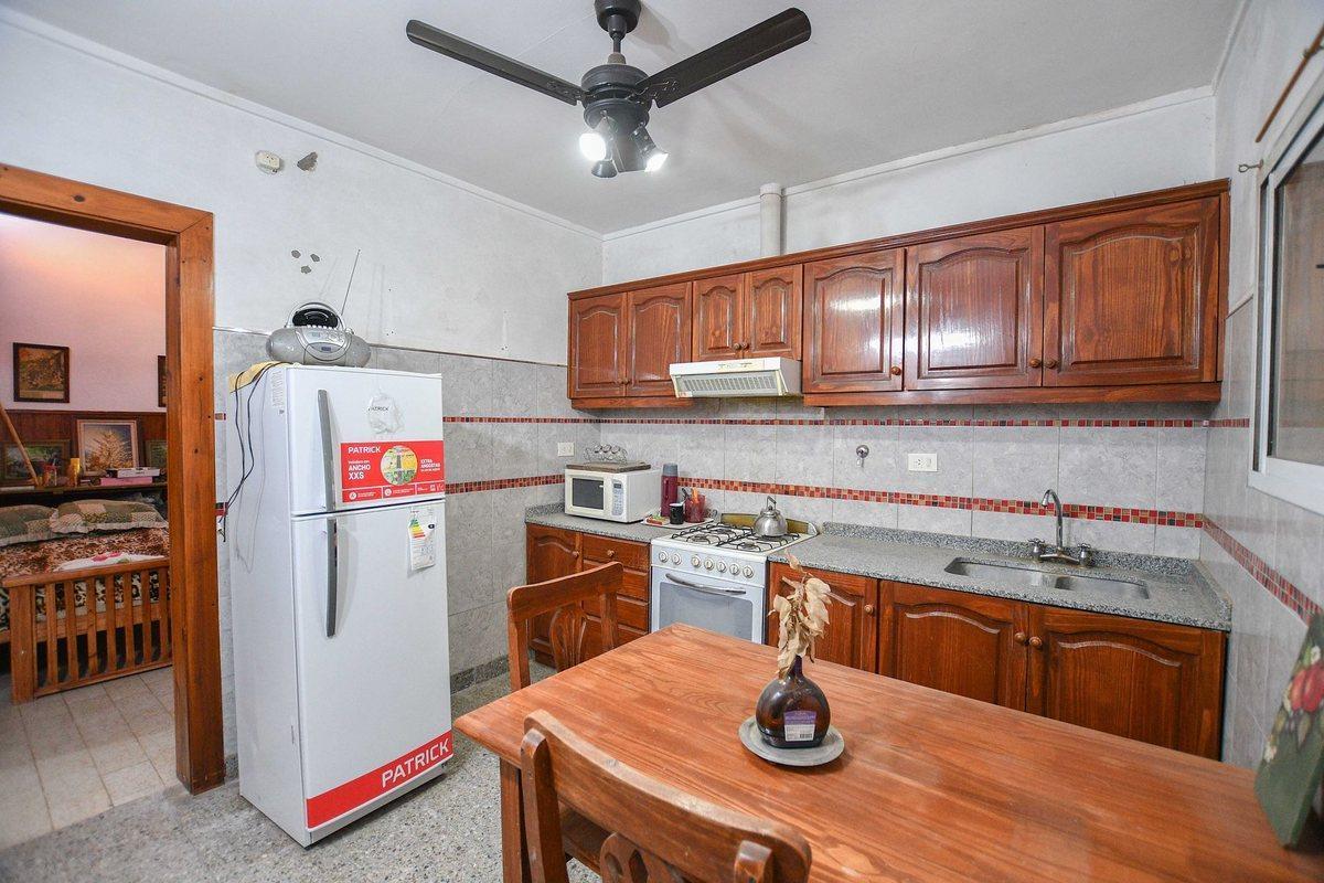 Casa Dos Dorm. y Cochera en Venta Chascomus 2