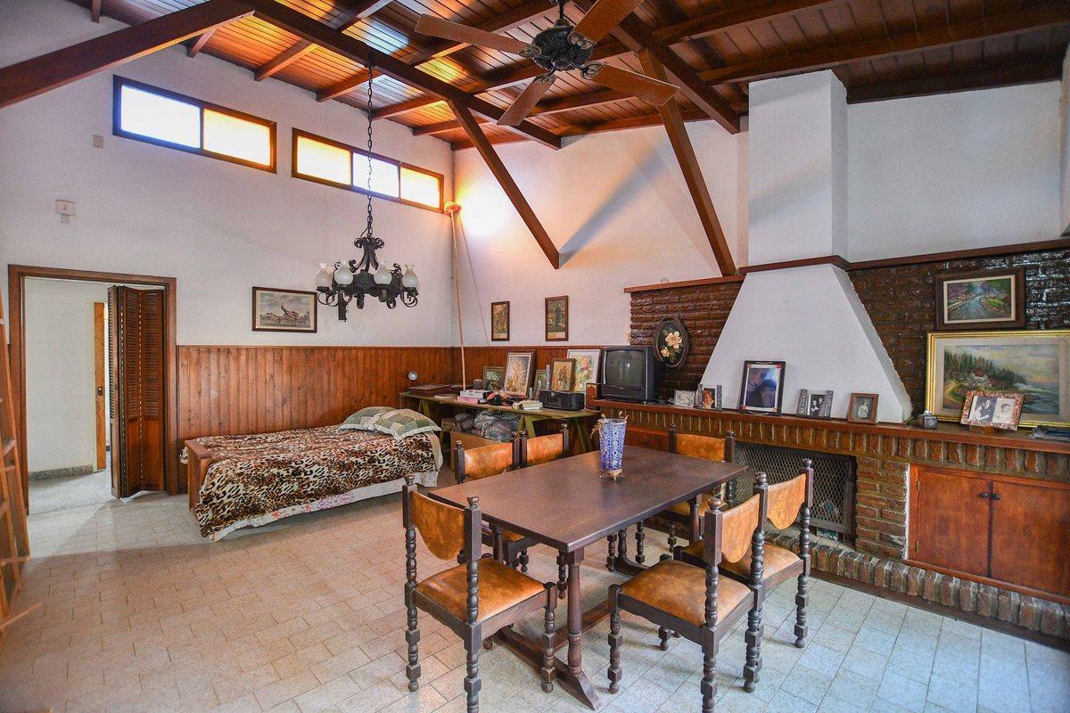 Casa Dos Dorm. y Cochera en Venta Chascomus 1