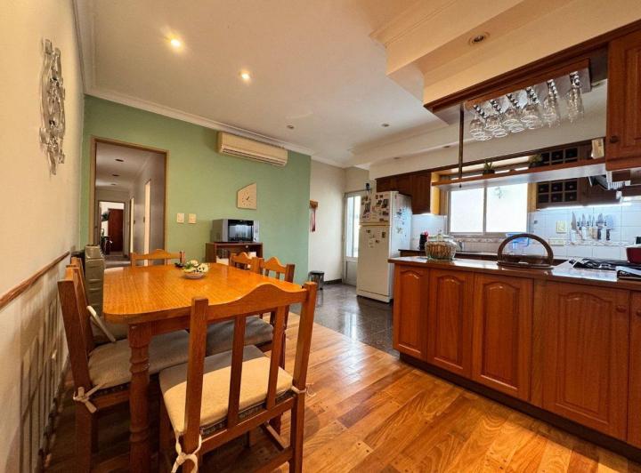CASA EN VENTA 3 DORMITORIOS - COCHERAS -2 TALLERES 5