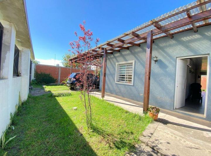 Casa de 2 dormitorios y gran parque 2