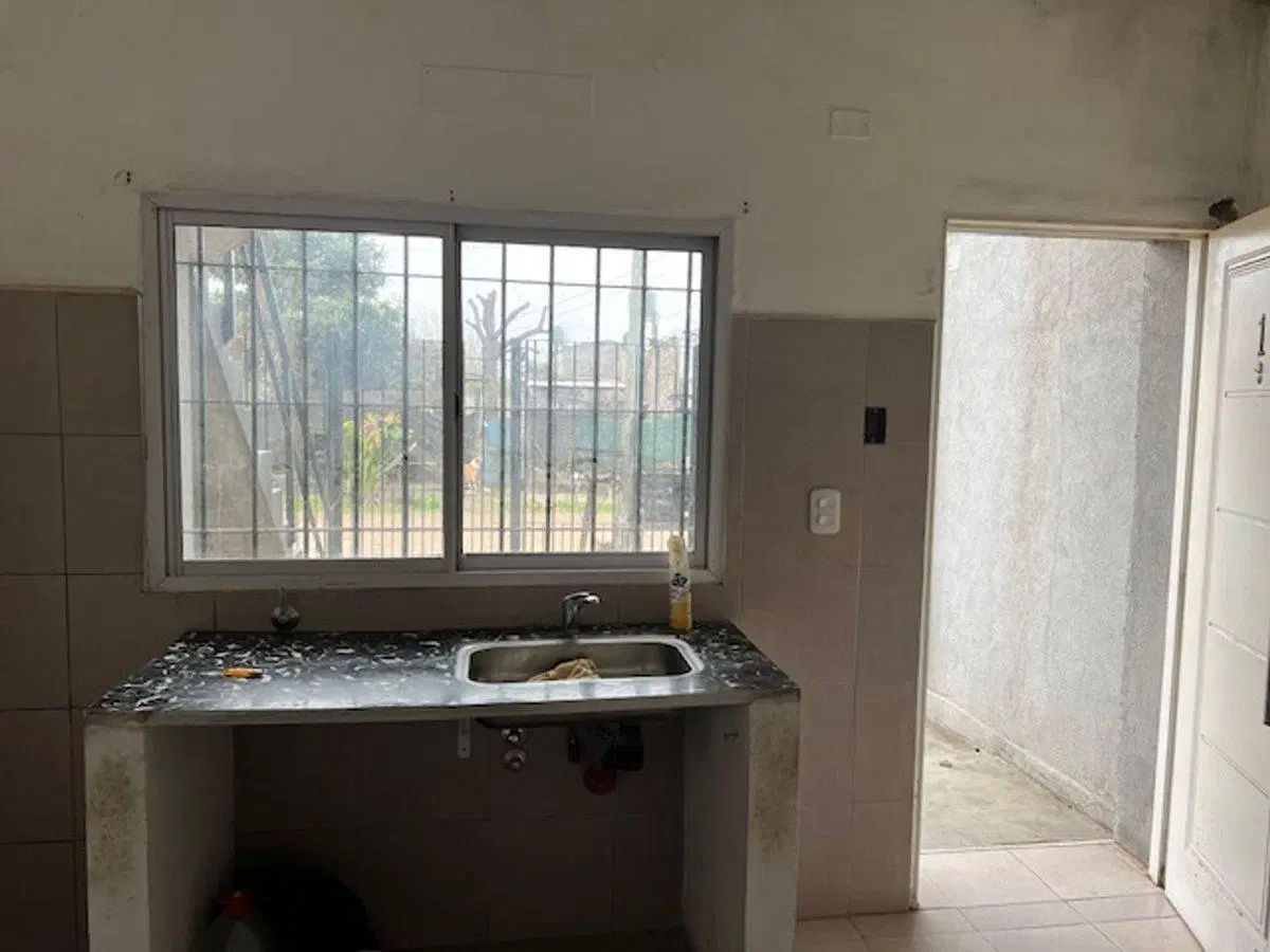 PH,patio propio, Gas,alquiler-Zeballos, al frente 2