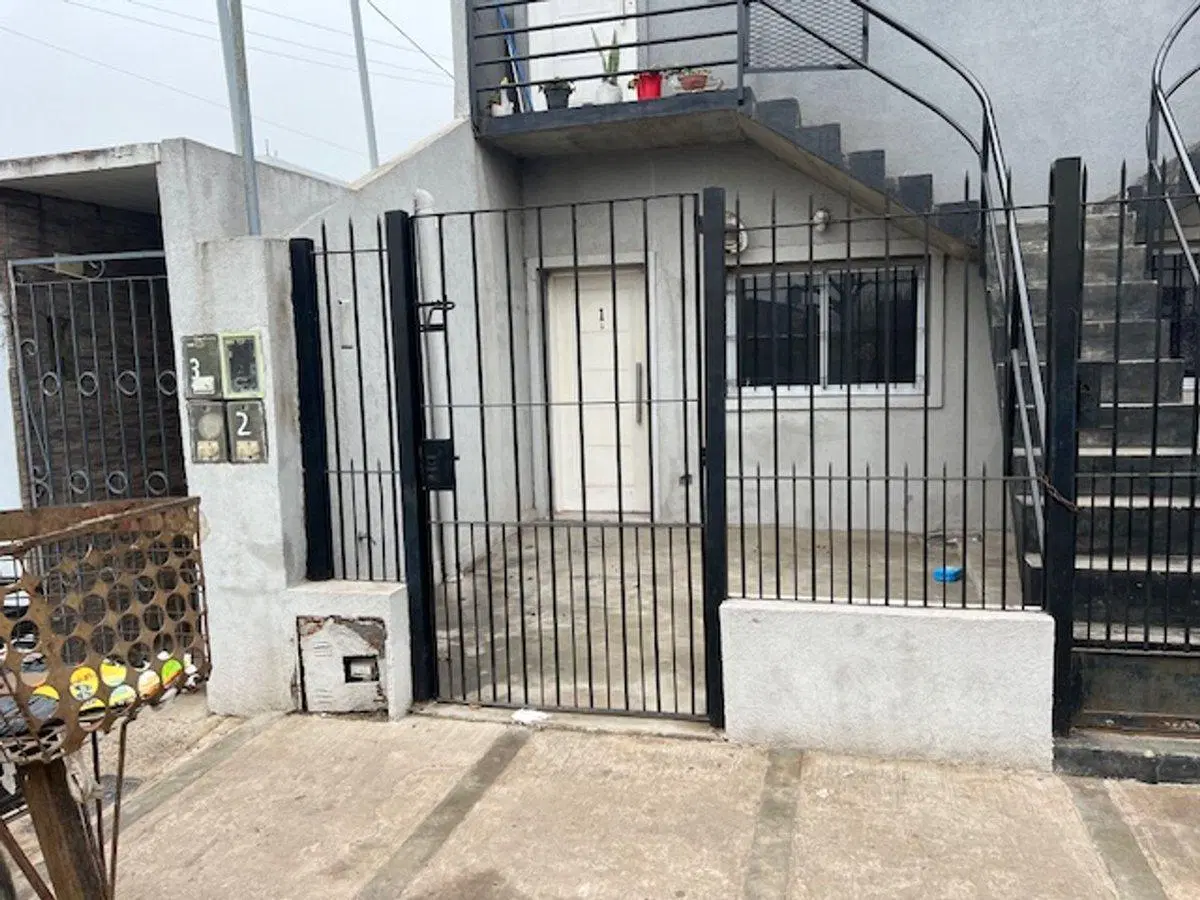 PH,patio propio, Gas,alquiler-Zeballos, al frente 5