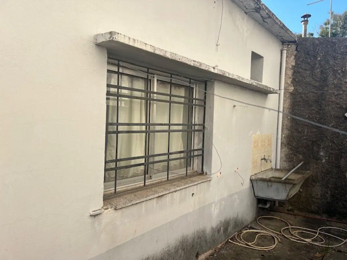 Casa a refaccionar, lote esquina, gas nat.y electr 4