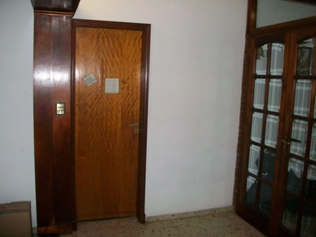 Casa amplia, cochera, local, apta crédito. 5