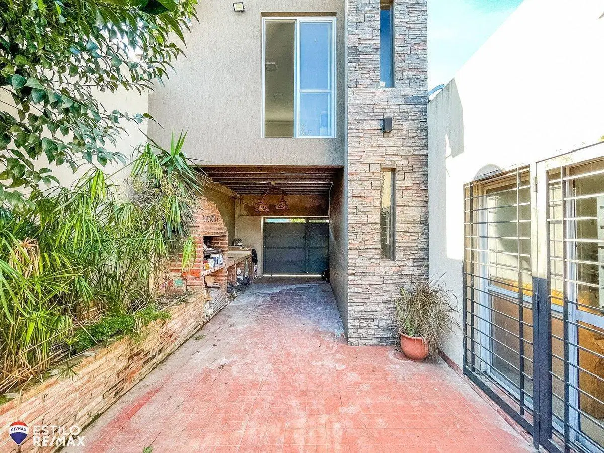 VENTA CASA con PILETA + 3 CONSULTORIOS - LA PLATA 5